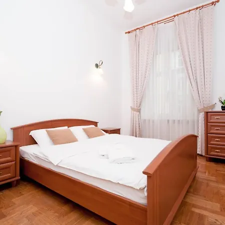 Palats Sportu Area Apartment *